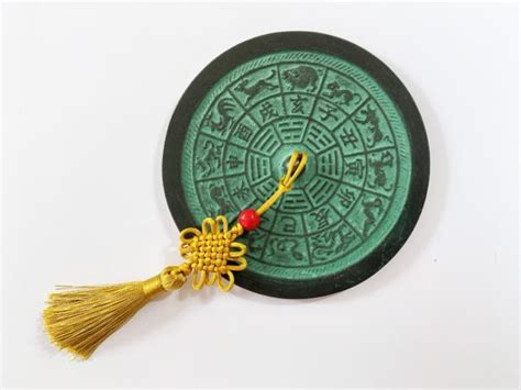 Chinese magic mirrors: ancient artifacts with modern applications